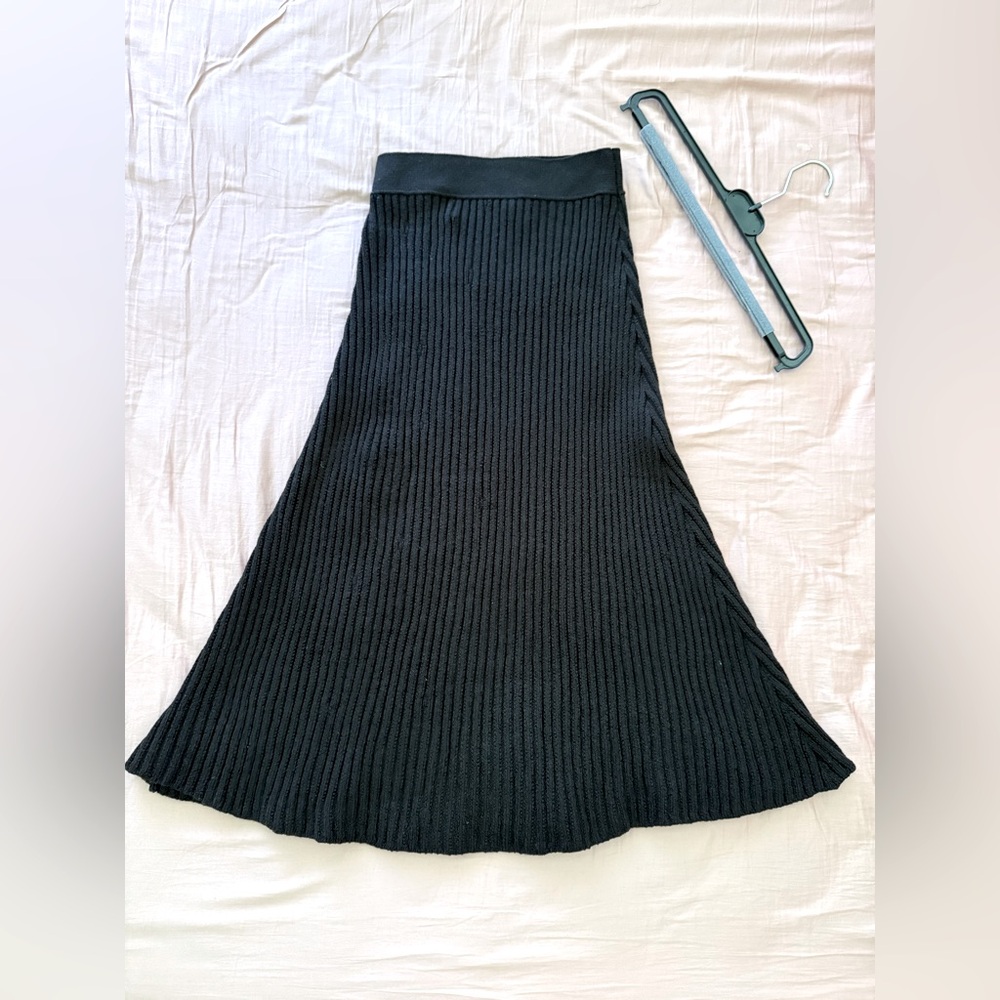 Bottega Veneta Elegant Black Ribbed Skirt